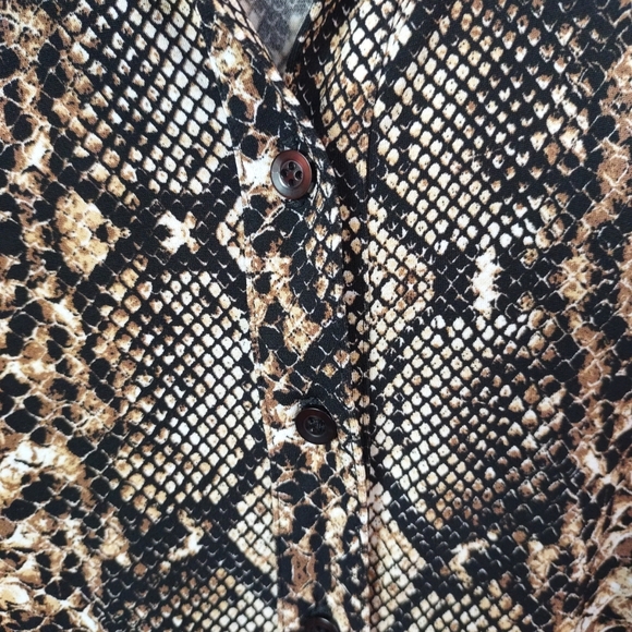 VanHeusen Snakeskin Print Women's Top Short Sleeves Collared Buttons Sz Large - Picture 6 of 12